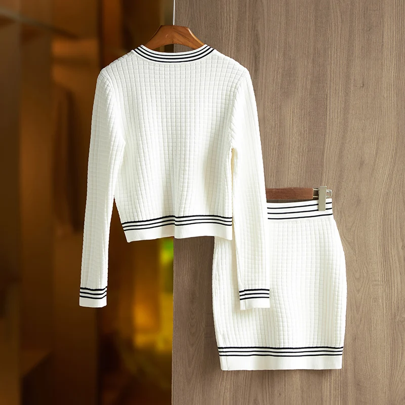 New Design Classic Plaid Pattern Quality 2 Pieces Skirt Sets Knitting Sweater Suits White Color Women Clothing