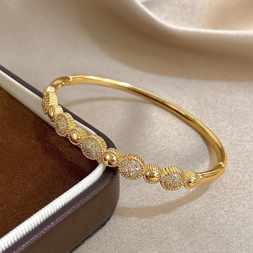 Freetry Luxury Zircon Gold Plated Open Bangle for Women Exquisite Elegant Geometric Irregular Charm Bracelet Lady Jewelry Gift