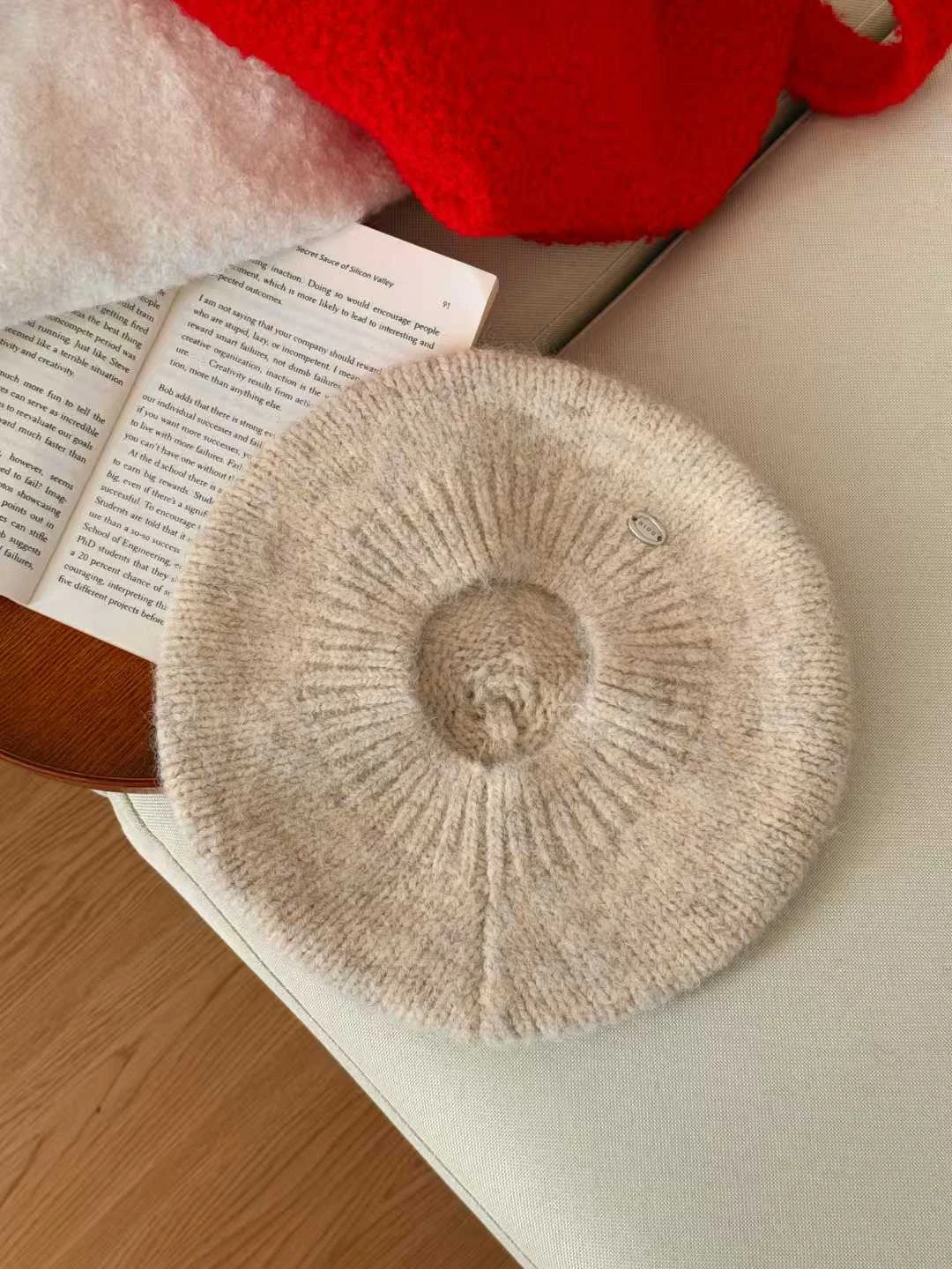 قبعة بيريه نسائية محبوكة بلون سادة، قبعة رسام كلاسيكية مسطحة لأسلوب الخريف/الشتاء غير الرسمي