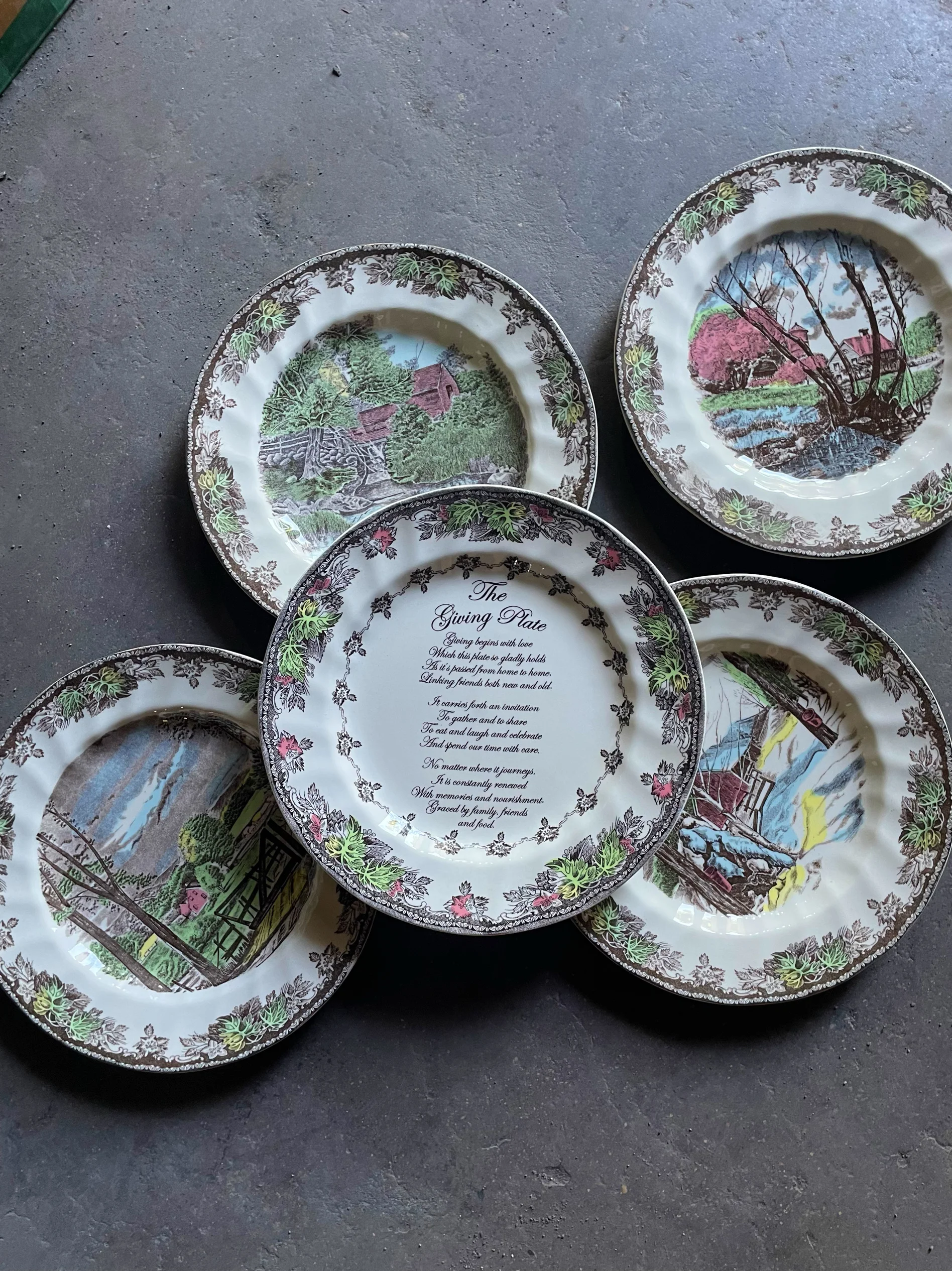 

Ретро Европейская Sle Cerc Тарелка под глазурью Цветная тарелка для стейка Среднего возраста Sle Сезонная посуда для салона Цветочный узор