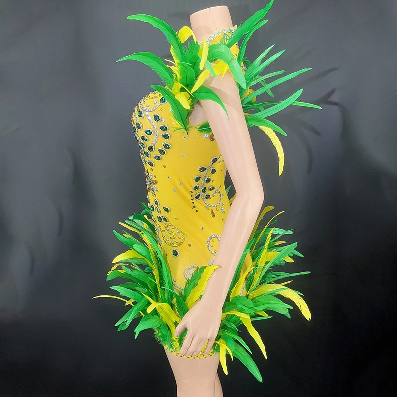 9 couleurs brillant strass robe femmes plume épaule robe anniversaire célébrer Costume femmes tenue robes de soirée XS5690