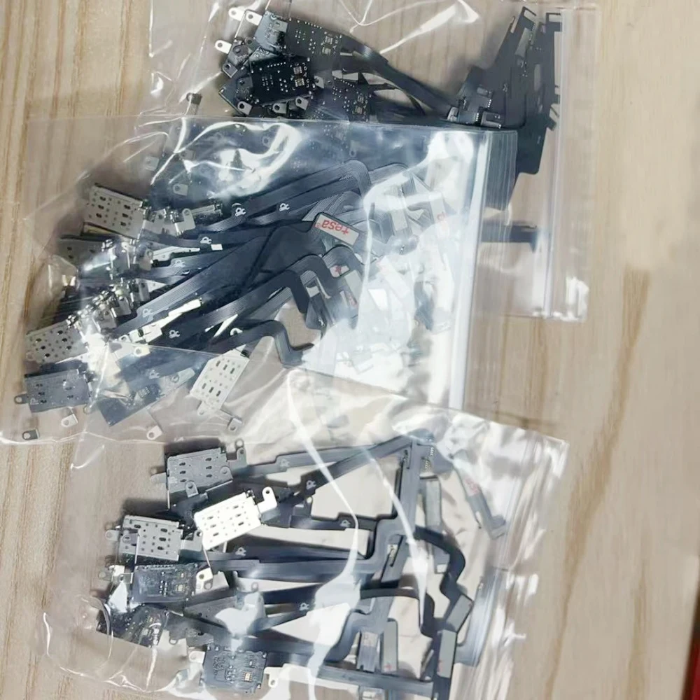 Kabel Flex do konwersji eSIM na dwie karty SIM (wersja amerykańska) ‬ Części zamienne do naprawy iPhone'a 17 Pro Max z wbudowanym rozwiązaniem integracji MEP Snow IC — zdjęcie produktu 6