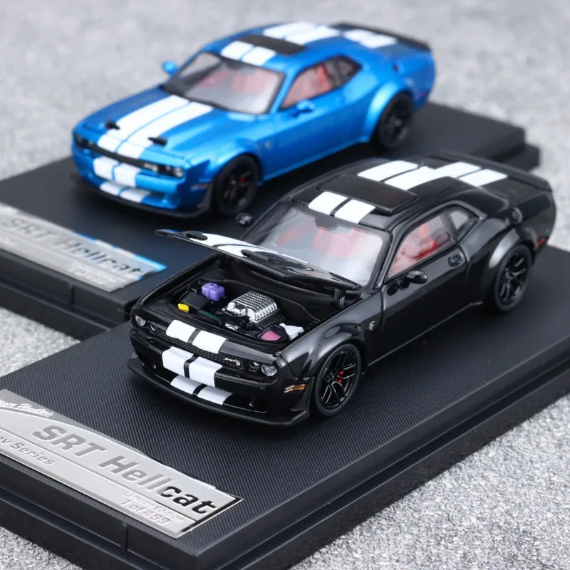 

В наличии: литая под давлением модель автомобиля из сплава Dodge Challenger Hellcat 1:64, игрушка для мальчиков, коллекционное украшение для взрослых.