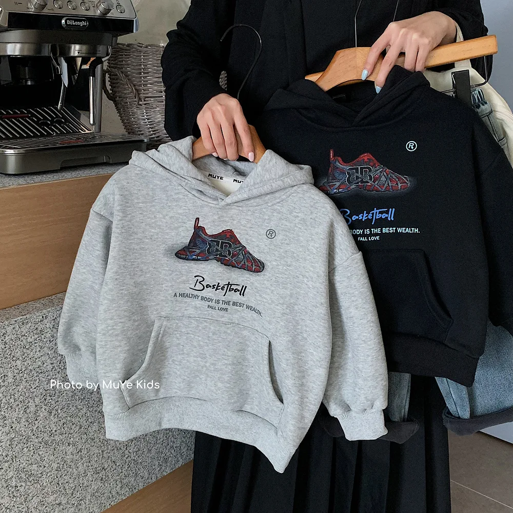 Felpa per neonate infantili Nuovo ricamo invernale per cartoni animati Addensare caldo pullover per ragazzi per bambini Felpe con cappuccio versatili per bambini