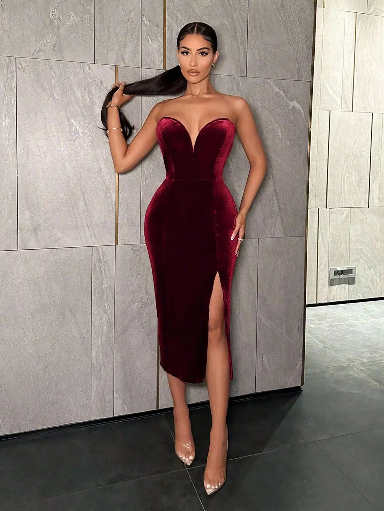 

Burgundy Velvet Strapless Bodycon Dress with High Slit and Sweetheart Neckline