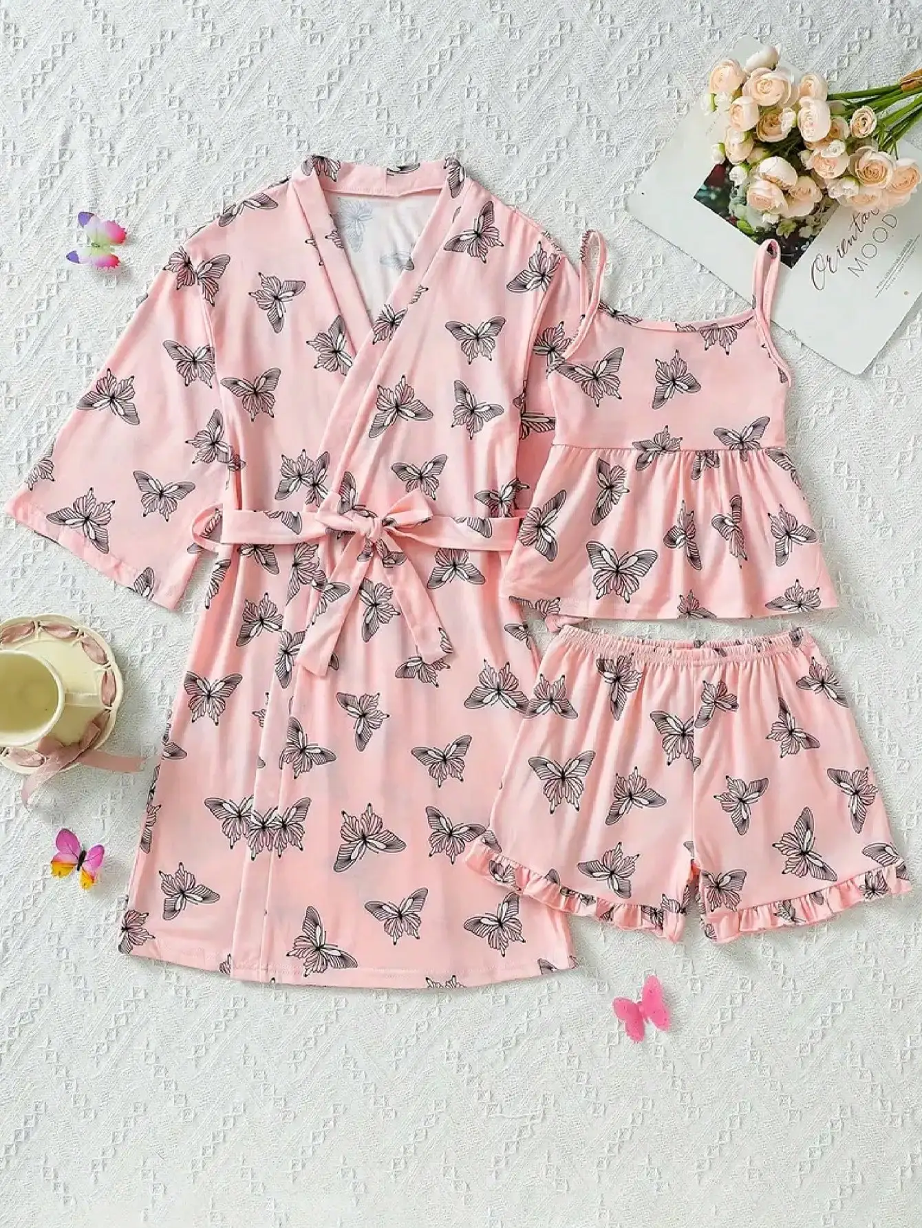 3-teiliges Set für Kinder, Mädchen, Cami-Top mit Schmetterlingsdruck, gerüschte Spitzen-Shorts, Bademantel-Set mit Gürtel, Allover-Print-Loungewear für Mädchen – Detail 3