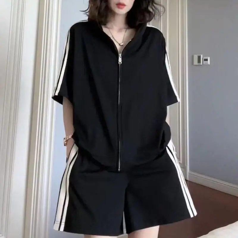 

Sports Suit Women's Spring and Summer Korean Version Loose and Fashionable Short Sleeved Top Wide Leg Shorts Two-piece Set