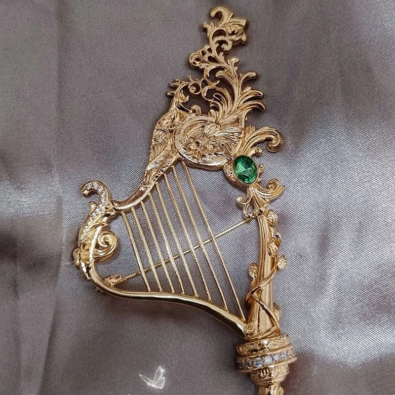 High end niche design sense  fashionable personality  light luxury  retro classical harp brooch