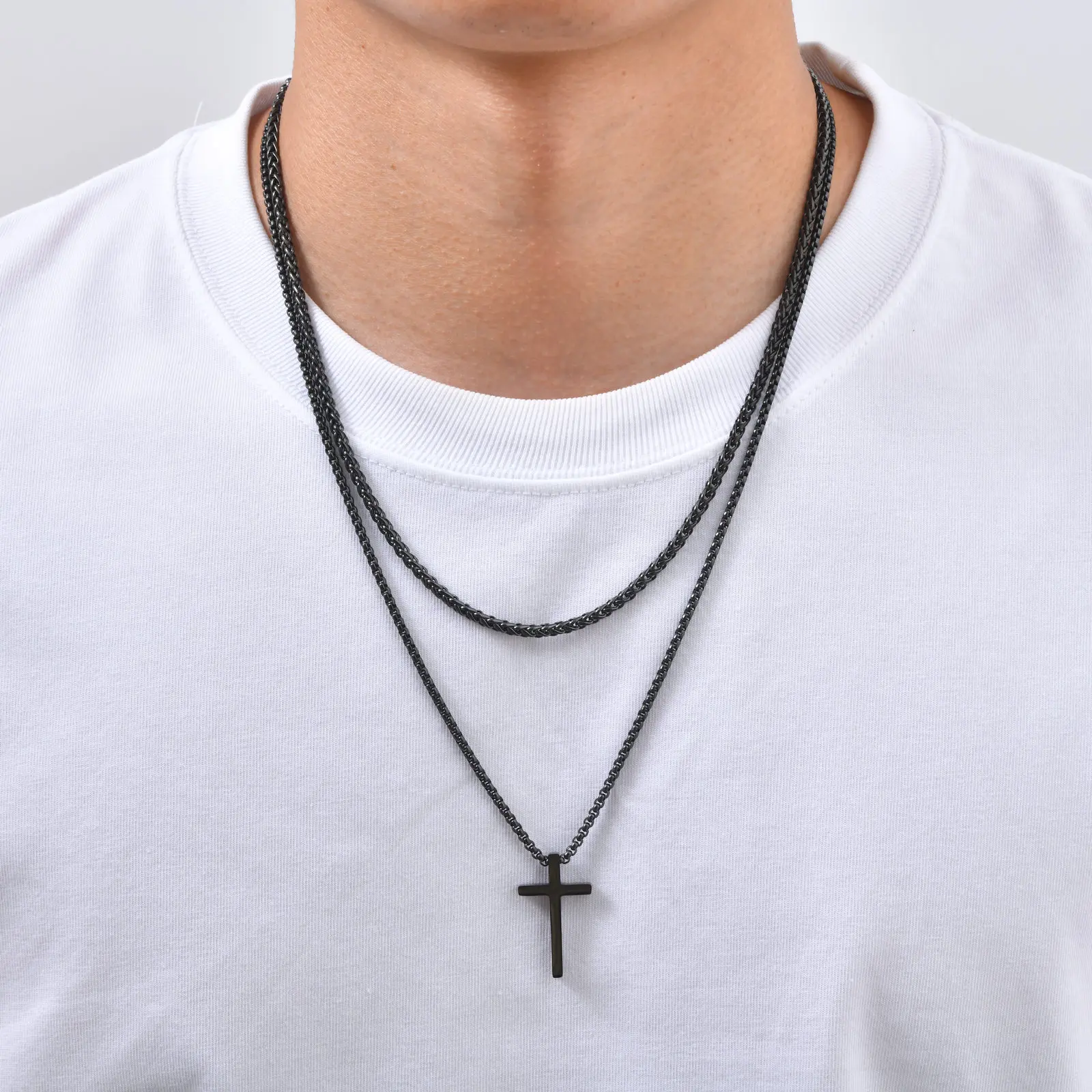 Vnox Mehrschichtige Kreuz-Halskette, Edelstahl-Mehrfachketten-Halsketten mit gedrehtem Panzerketten-Anhänger, Hip-Hop-Schmuck mit religiösem Motiv für Männer. – Detail 9