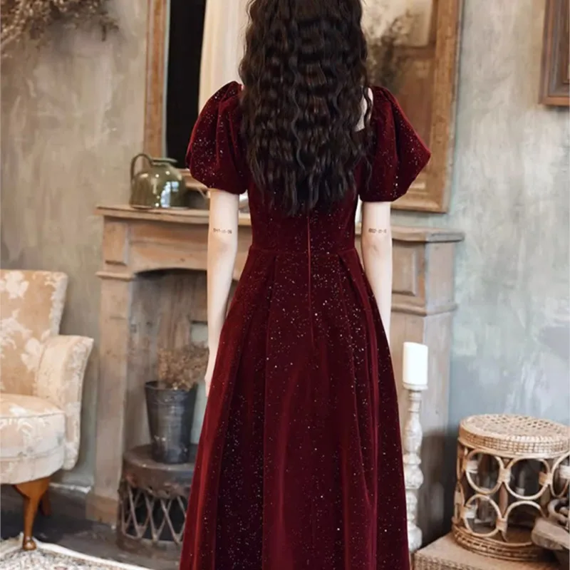 Toasting wine red velvet small man back dress slimming