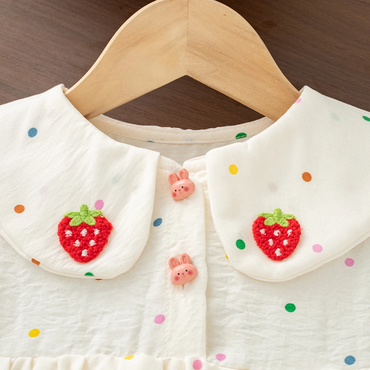 Babykleid, Sommerkleid mit Farbpunkten, ärmelloses Mädchenkleid aus Baumwolle, süßes Strandkleid für Kinder, Babykleidung für Mädchen – Detail 5