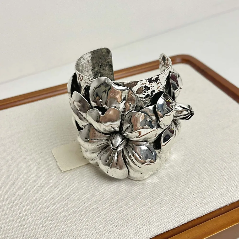 

Wide Open Exaggerated Flower Bangle Geometric Irregular Metal Flower Bracelet Silver Retro Women's Wrist Jewelry Party