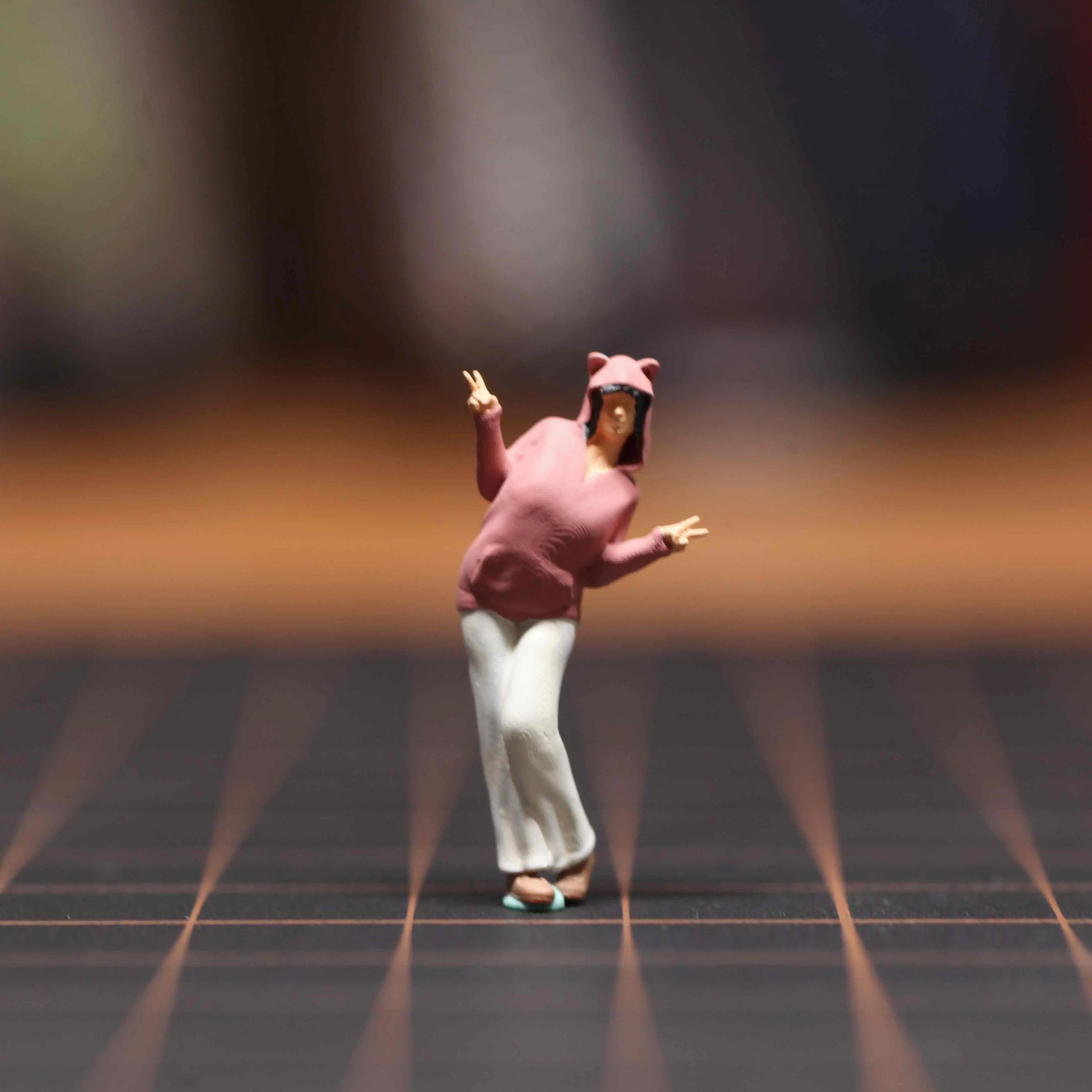 

King Toys 1/64 1/87 1/43 Figurines Scale Model Resin Happy Girl Dioramas Diecast Miniature Collection 007