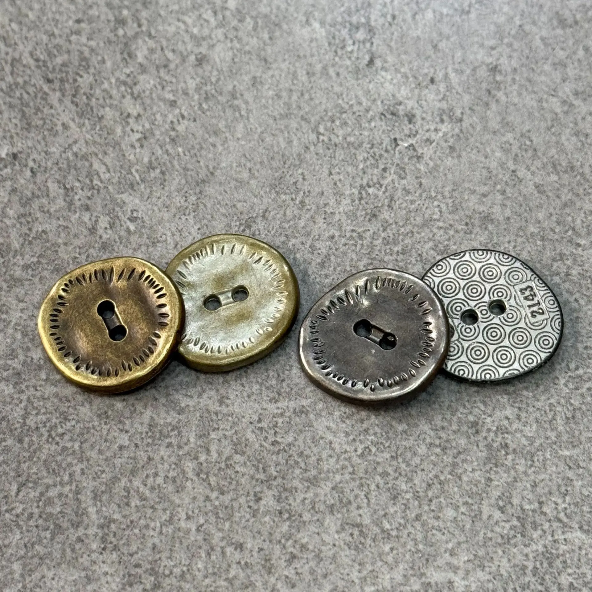 10PCS Of Irregular-shaped Metal Buttons Two-eye Antique Tin Denim Leather Jacket Buttons Aged Retro Style Versatile Buttons