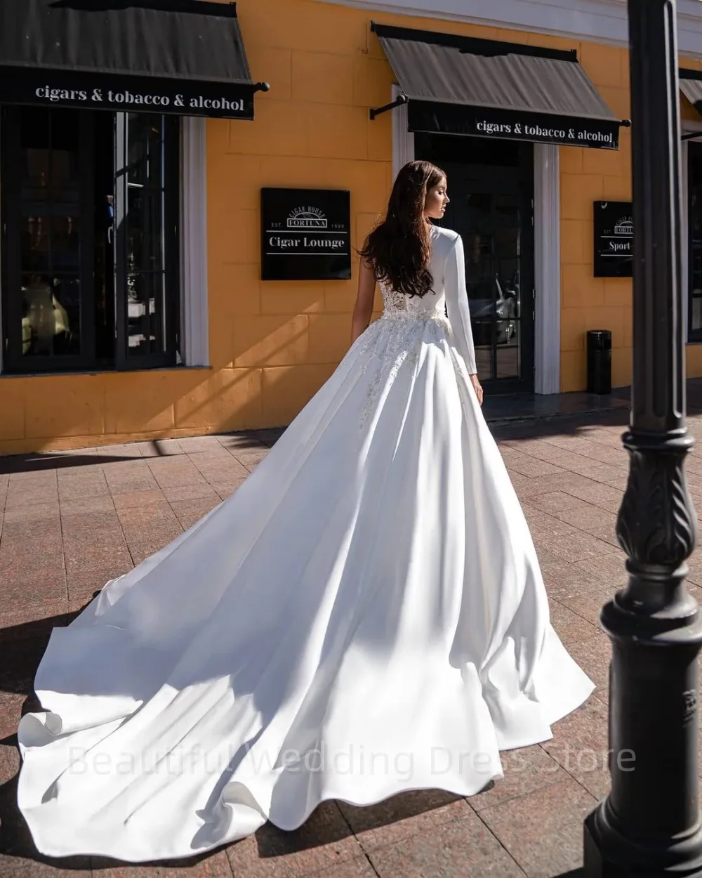 Eleganti abiti da sposa a sirena con strascico staccabile maniche lunghe con perline collo trasparente con paillettes abiti da sposa Applique con spacco laterale