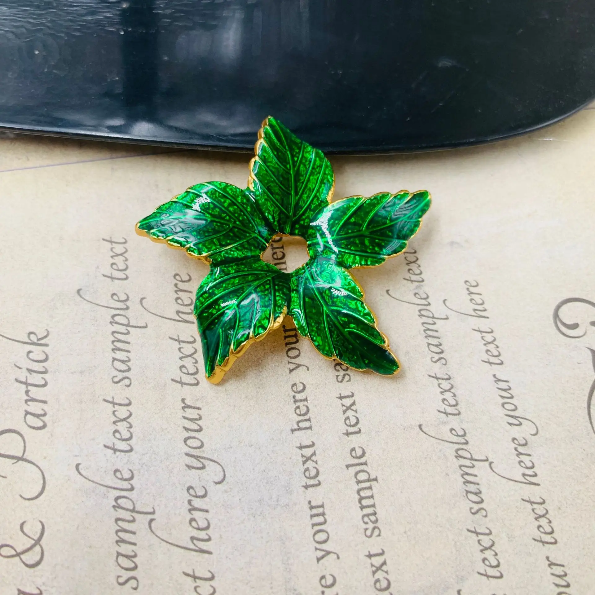 European and American enamel color versatile leaf brooch