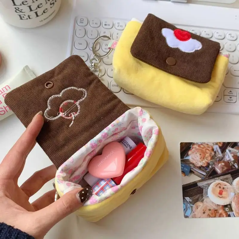 Multifunktionale kleine Tasche für Mädchen, niedliche Kirschpudding-Plüsch-Münzbörse, Mini-Cartoon-Handtasche für Karten, Kopfhörer und mehr. – Detail 7