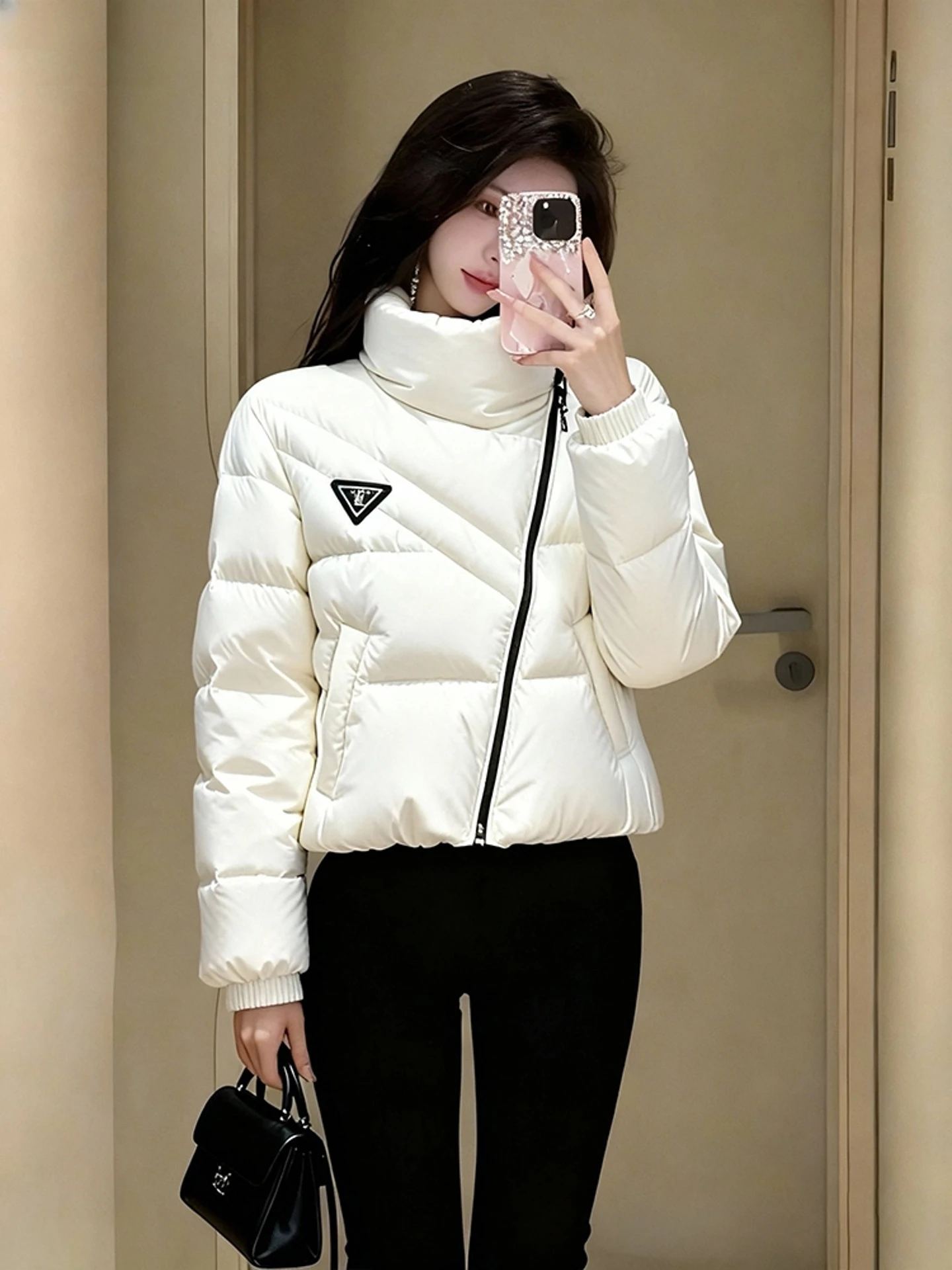 

Женский топ Ele белого пуха Jaet, зимний сезон 2025 года, модный топ на молнии, французский слэ, высококачественная полиэфирная ткань