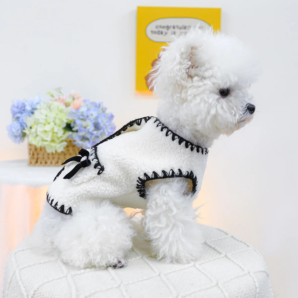 1PC pet clothing autumn and winter thick velvet black and white fragrant vest jacket suitable for small and medium-sized dogs