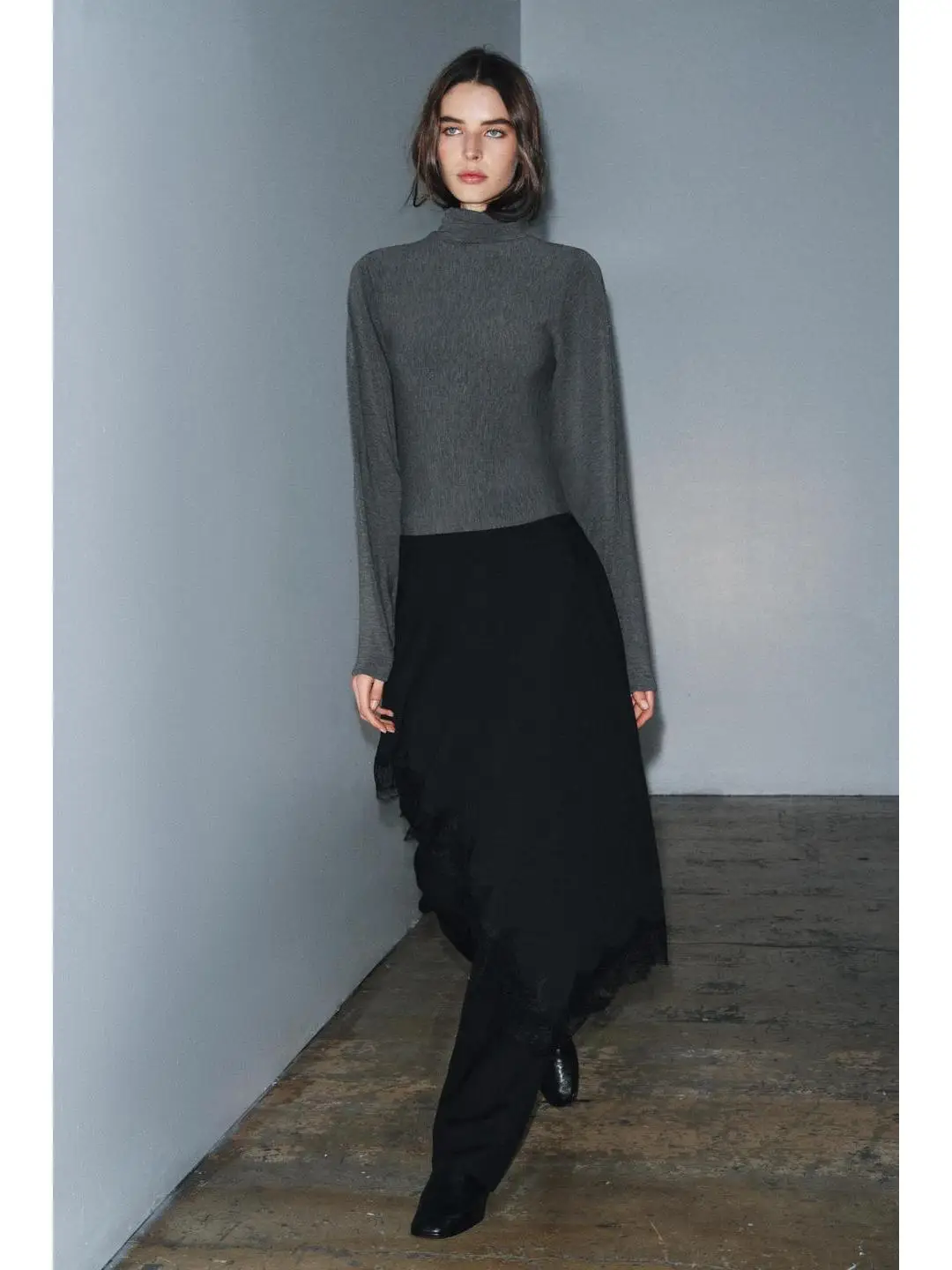 

Asymmetric Hemline Lace Trimmed mid Waist Skirt Autumn Collection Ladies Casual Faion Stand Fit A-Line Skirt