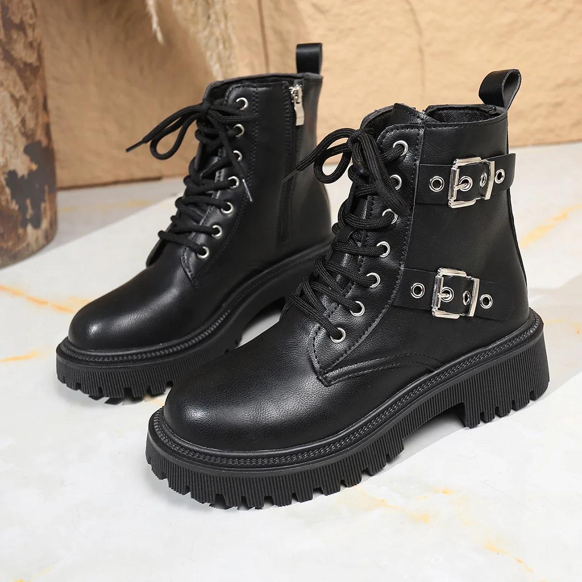 2025 botines con cordones y hebilla a la moda para mujer Otoño Invierno Pu plataforma de cuero mujer suela gruesa cremallera botines negros para motocicleta