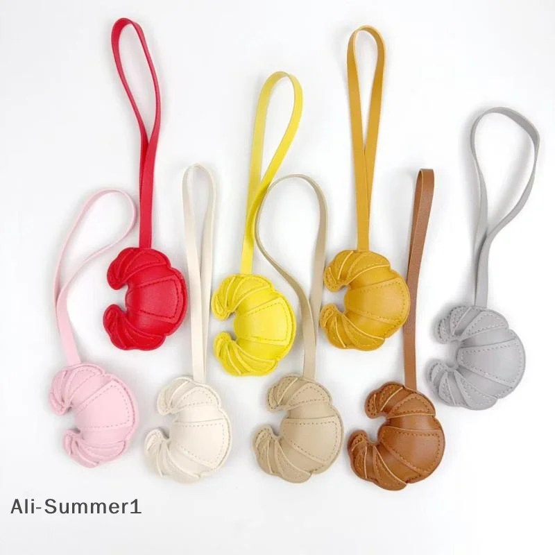 【E】Handgefertigter Schlüsselanhänger aus Leder mit Croissant-Motiv für Damen – süßer Lebensmittel-Rucksack-Anhänger, Paar-Freund-Schmuck, Geschenk