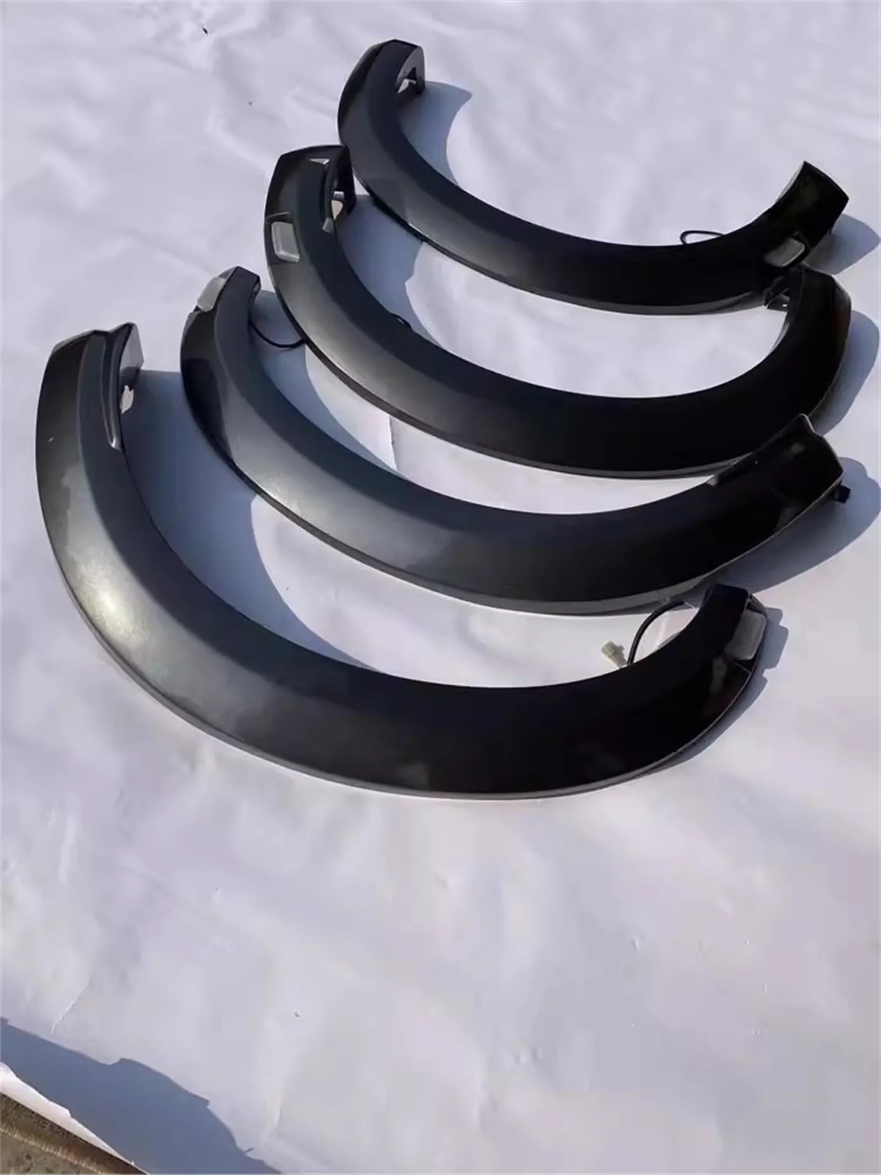 

Car Fender Flares Arch Wheel Eyebrow Protector Mudguard Sticker for Ford F150 Raptor 22-23