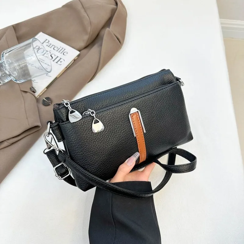 Chic Vintage Letter Logo Diaper Bags For Women Minimalist Luxury Shoulder Bag Large Capacity Simple Commuter Bag Solid Color