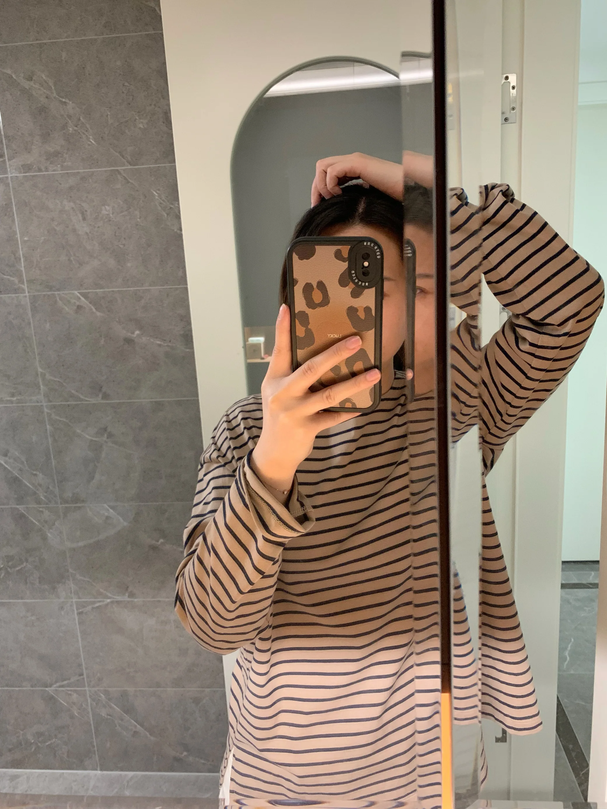 

Classic Striped Long Sleeve T-Shirt Lazy Style Korean Bloggers Candy Miss Shoulder Drop Loose Fit Casual Spring Fashion