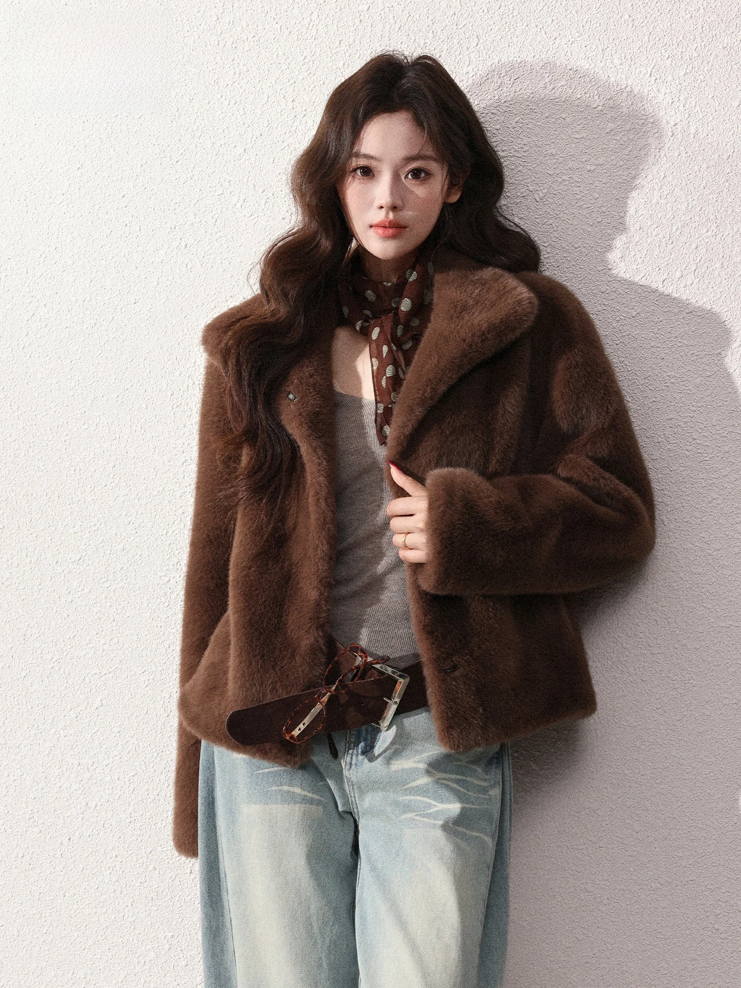 

Коричневое короткое пальто с воротником-стойкой, пушистое, женское, свободного кроя, летнее, с эффектом стройности, в винтажном стиле, повседневная модная верхняя одежда