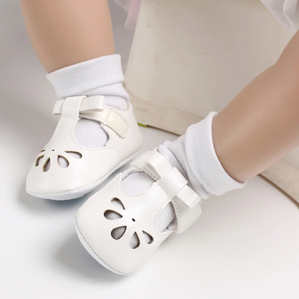 طفل الصنادل جوفاء الأبيض Prewalker طفلة أحذية مقاومة للانزلاق الصيف الربيع صنادل أطفال الفتيات الصغيرات 13 سنتيمتر 9-18 أشهر