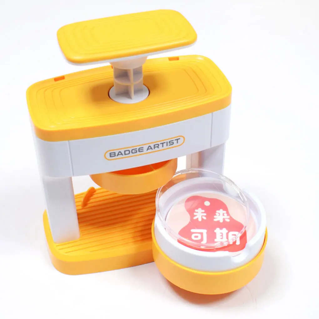 آلة تصنيع الشارات DIY تعزز الإبداع العملي وخفيفة الوزن ومحمولة بدون تركيب