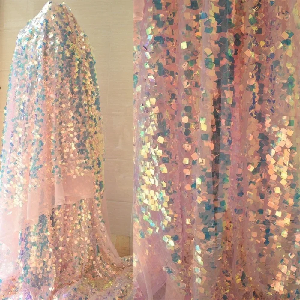 

Сетчатая дизайнерская ткань квадратной формы, иллюзия, модная светоотражающая градиентная ткань с большими блестками, ткань для фона, шитье своими руками по метрам