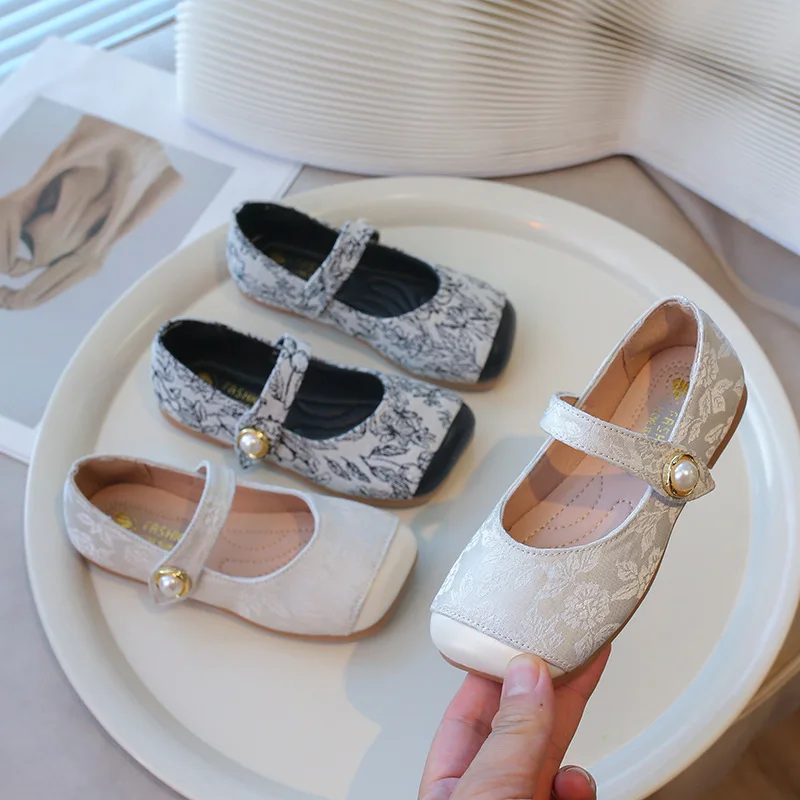 

Autumn Fashion Flats Chinese Style Embroidery Princess Shoes Children Girls Cute Satin Velcro Shoes Chinese Style Pearls Girls