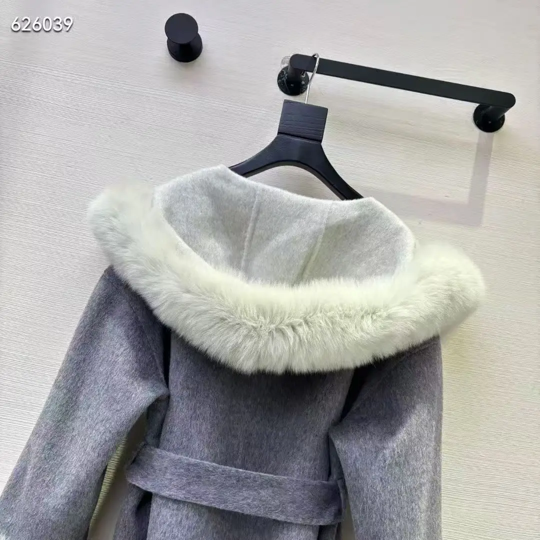 เสื้อโค้ทแคชเมียร์ผู้หญิง ดีไซน์หรูหรา เรียบง่าย อุ่นสบาย สำหรับฤดูหนาว พร้อมฮู้ดและปกขนสุนัขจิ้งจอก ดีไซน์กระเป๋าคู่