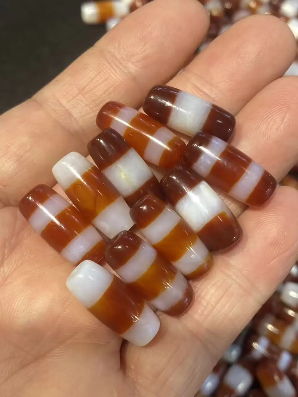 Good quality and inexpensive products Taiwan craftsmanship Red agate Dzi beads Barrel beads Thread beads Various patterns