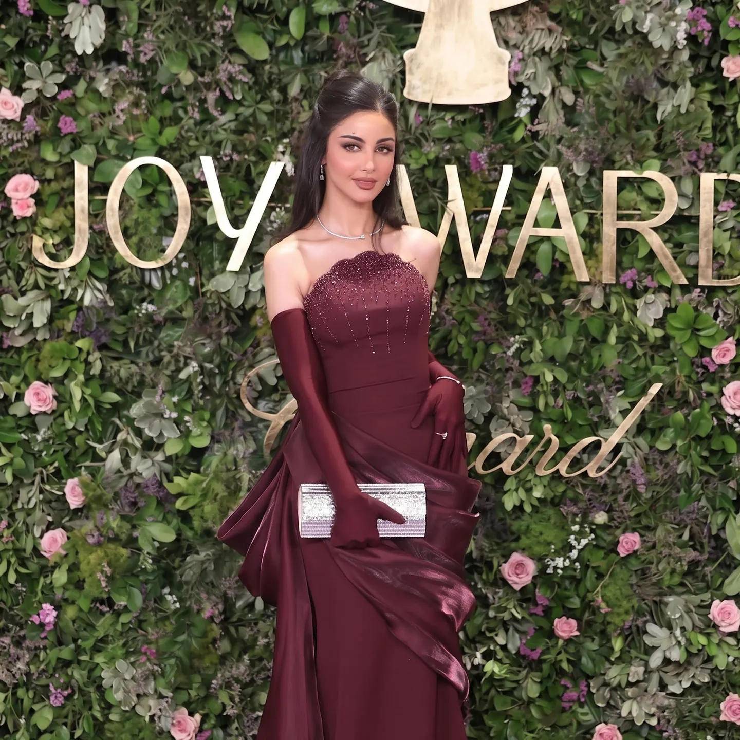 Sharon Said Dubai Weinrotes trägerloses Meerjungfrauen-Abendkleid mit Perlen und Quasten aus Satin mit Handschuhen, formelles Ballkleid für Damen SS608, maßgeschneidert – Detail 5