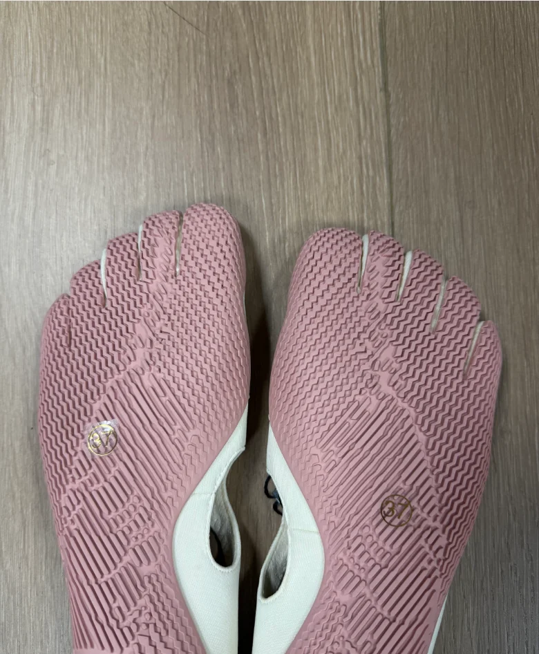 أحذية نسائية كاجوال بخمسة أصابع - أحذية يوجا بيلاتيس للرقص بنعل ناعم غير قابلة للانزلاق وخفيفة الوزن ومريحة للتدريب في الأماكن المغلقة