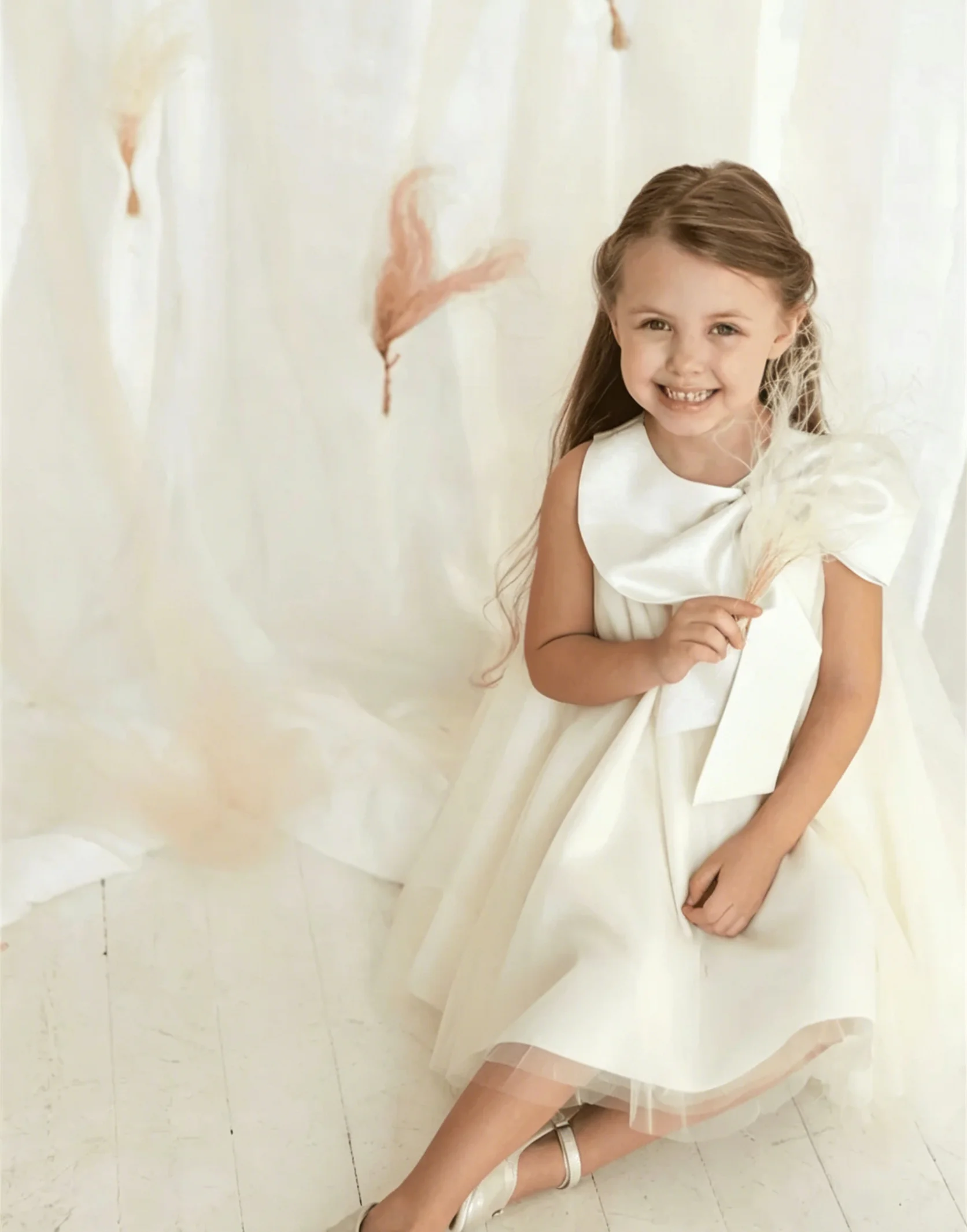Elegante, maßgeschneiderte Blumenmädchenkleider für die Hochzeit, ärmellos mit Schleife, Tüll, knielang, für Mädchen, Geburtstag, Erstkommunion