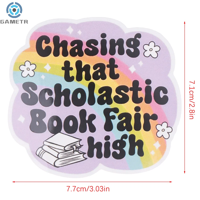 Chasing That Scholastic Book Fair High "decalcomania in vinile durevole per gli amanti dei libri, adesivo resistente alle intemperie per laptop, quaderni, auto