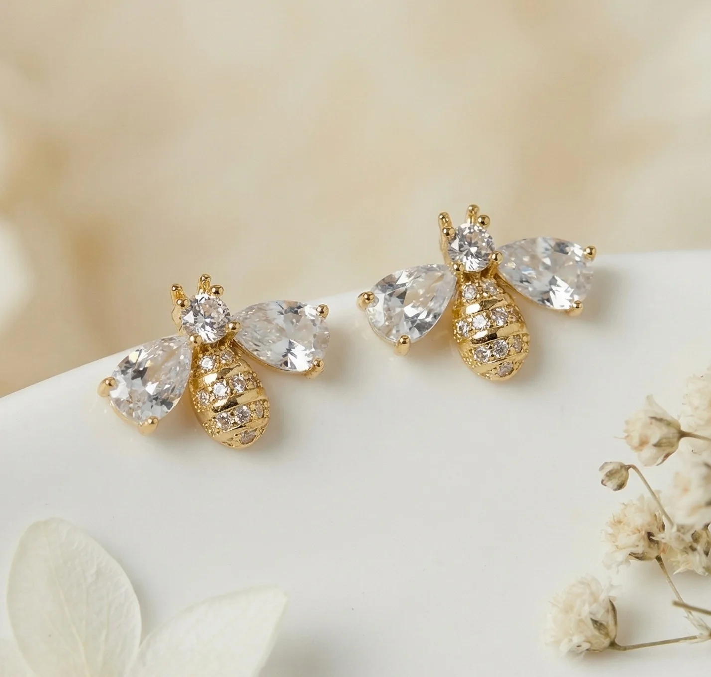 Temperamento Cubic Zirconia Insetto Ape Orecchini con perno per le donne Delicati orecchini di cristallo animale Gioielli Brincos all'ingrosso