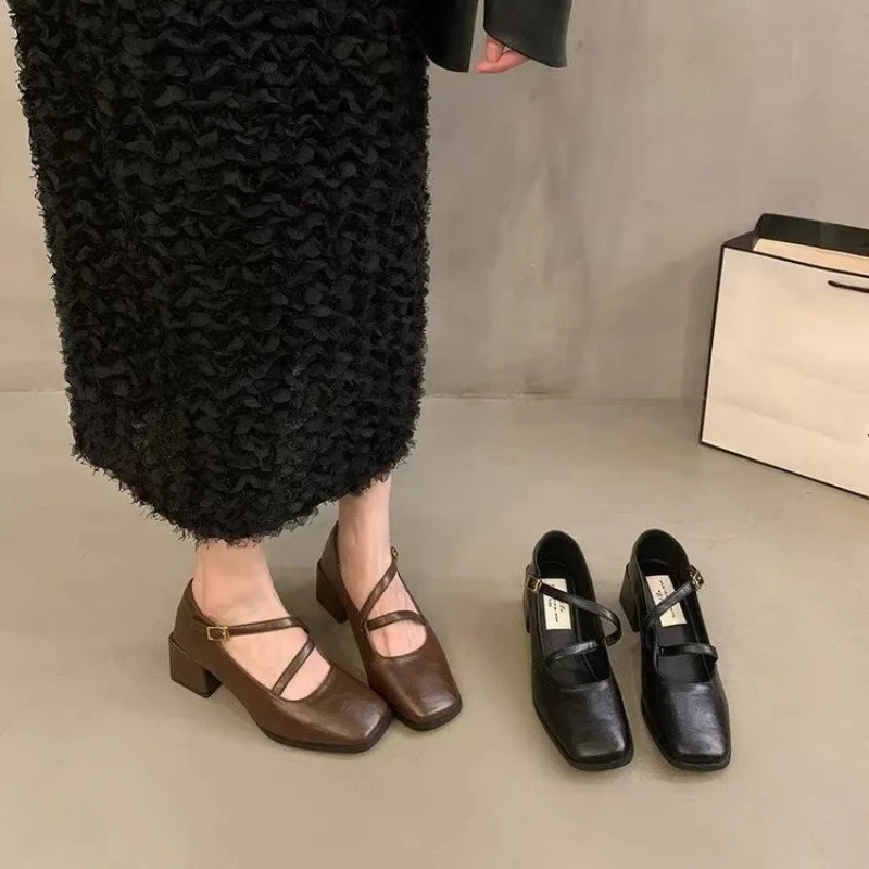 

Женская обувь на толстом каблуке с квадратным носком, новая осенняя модная универсальная женская обувь в стиле ретро, элегантные простые туфли на высоком каблуке