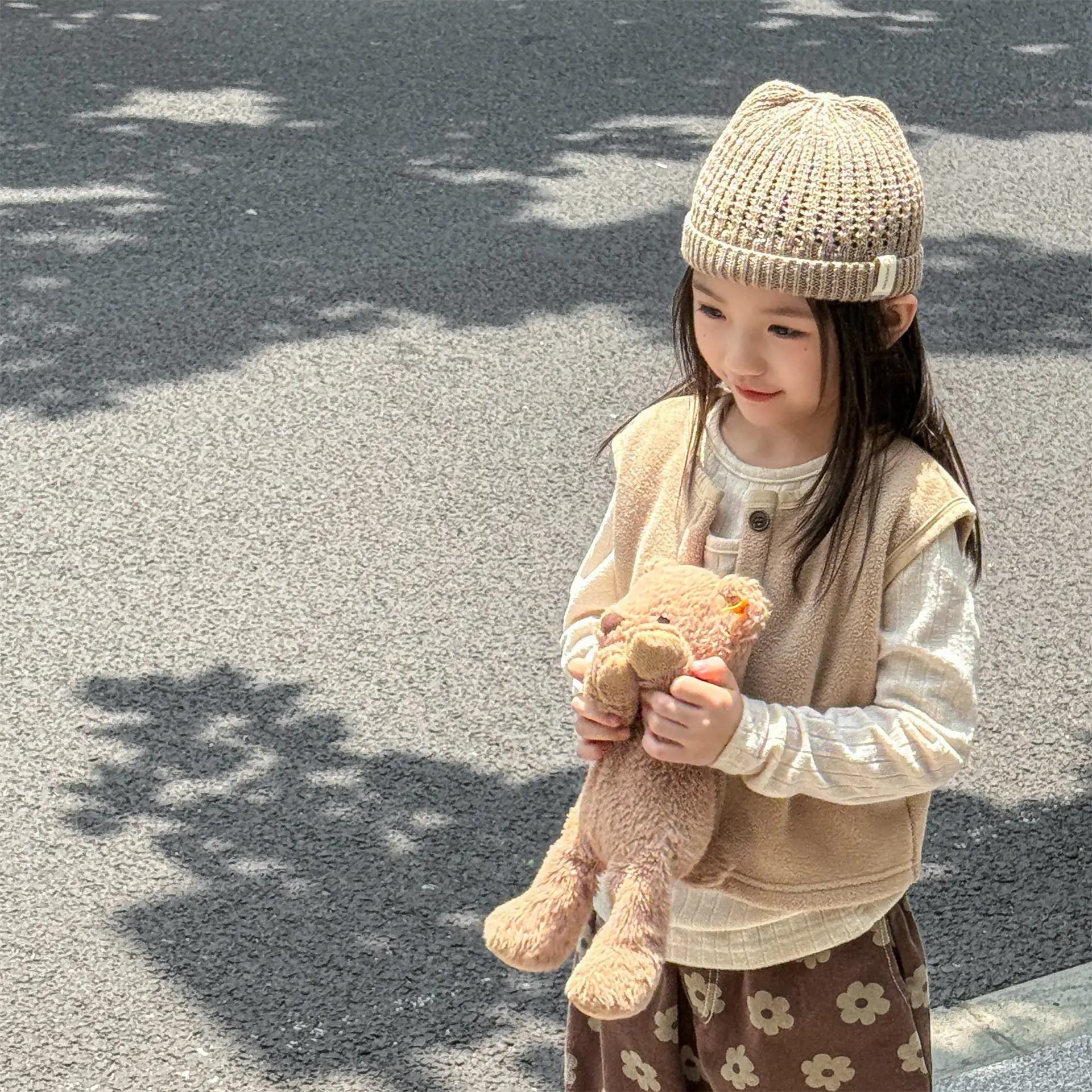 خريف 2025 سترة أطفال على الطراز الكوري للأولاد والبنات سترة بدون أكمام من الصوف المرجاني ملابس خارجية ناعمة دافئة ملابس للأطفال من سن 1 إلى 8 سنوات #4