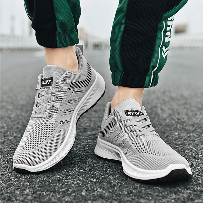 024 summer fashion high-quality new men's light running shoes outdoor breathable sports shoes non-slip soft soles.