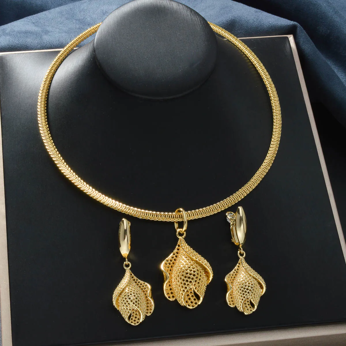 

18k Gold-plated 2pcs Set Copper Necklace Earrings Rose Teardrop-shaped Hollow Drop Earrings Fashion Jewelry Pendant Accessories