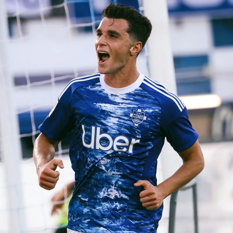 2025-26 Camiseta de local de Como, camiseta de Como, camiseta de fútbol Komu Fan Edition, Diomolata