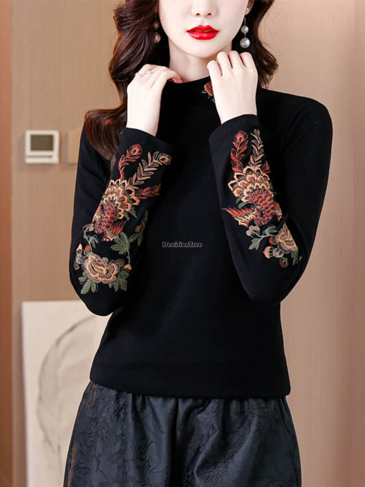 

2025 new autumn and winter style chinese national style fleece embroidered high-neck long sleeve base layer retro tang suit top
