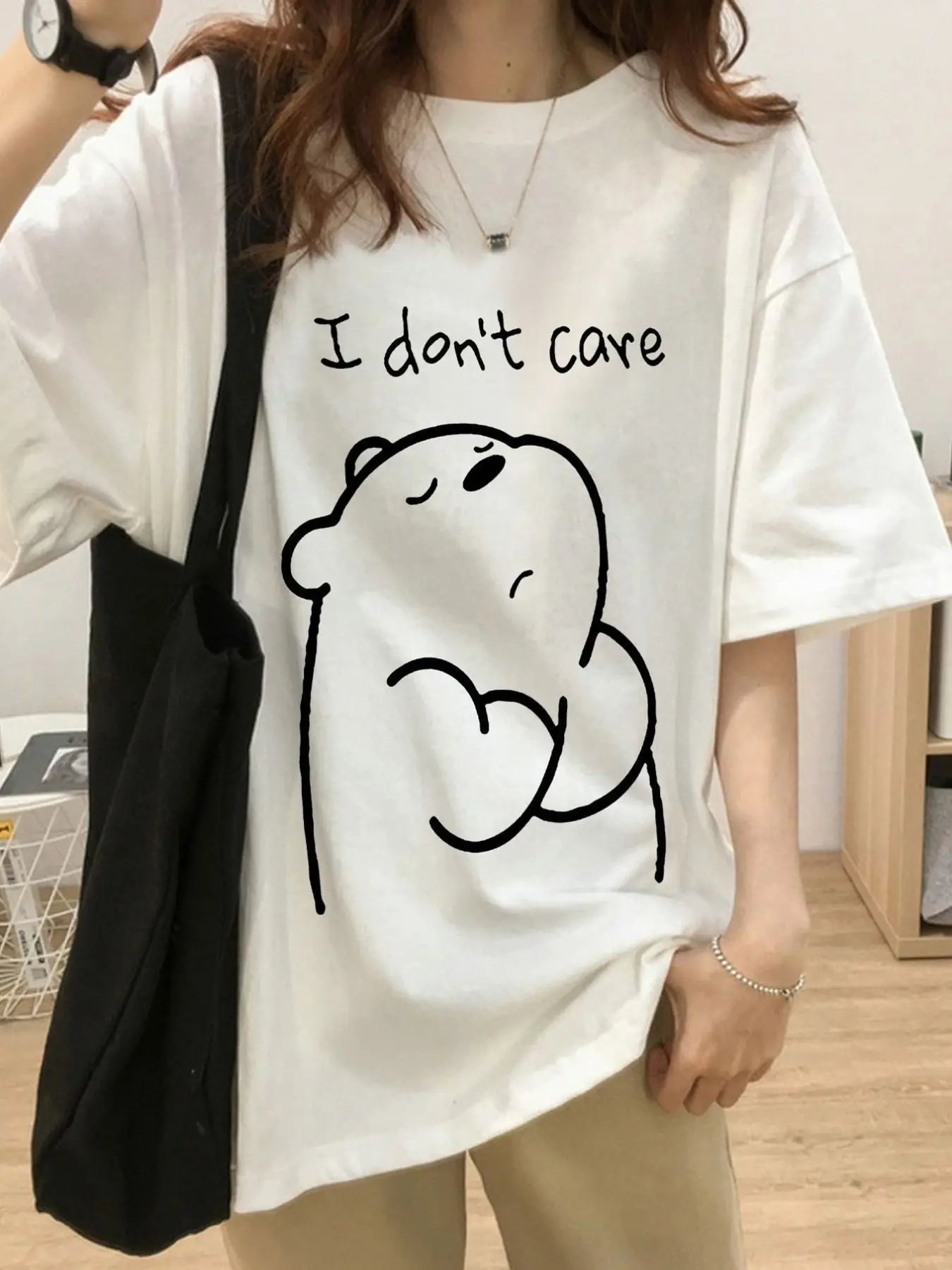 Women's loose-fitting T-shirt with a handwritten 