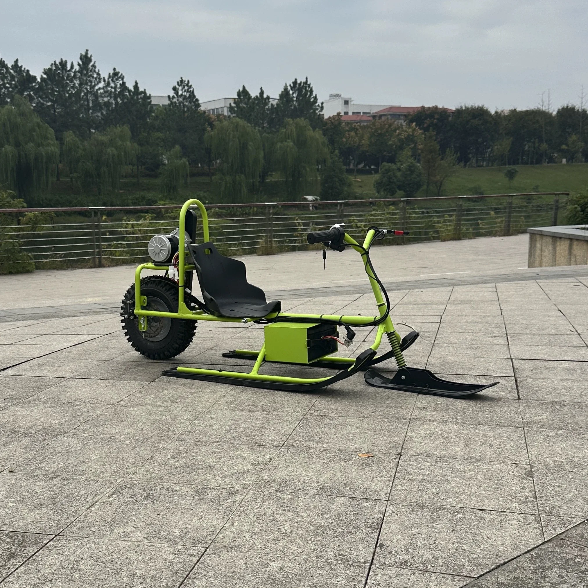 

Оптовая продажа с фабрики, высококачественный зимний спортивный лыжный снегоход на открытом воздухе с тормозами