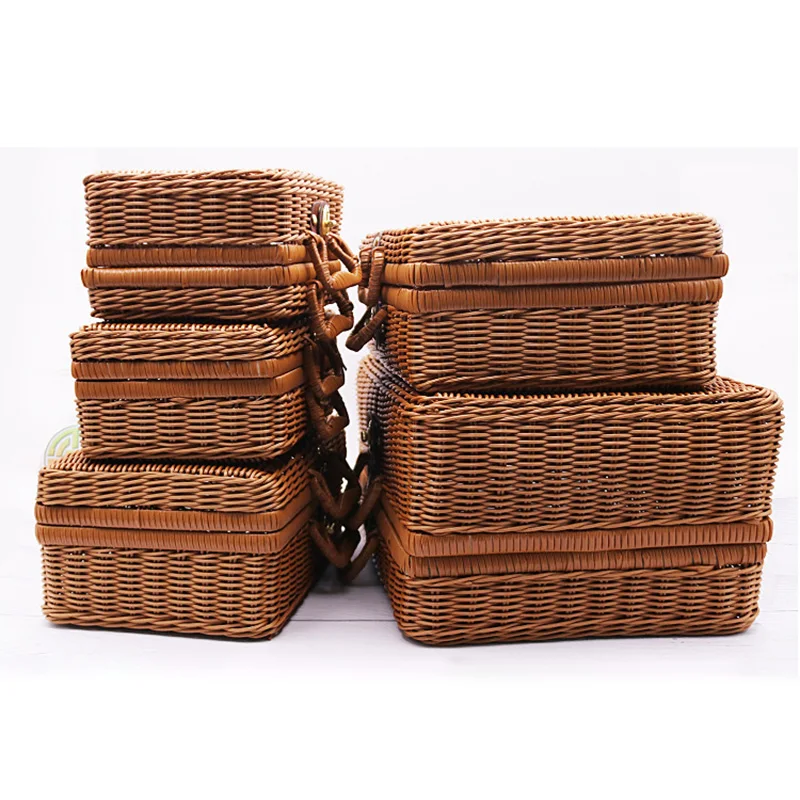 Retro Wicker Vintage Suitcase Bag Wicker Picnic Basket Rattan Box Travel Suitcase Woven Farmhouse Basket for Wedding Decoration